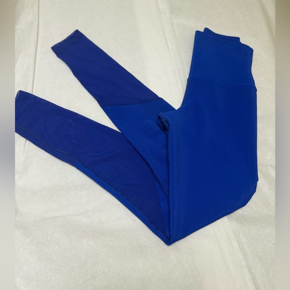 Beach Riot Vibrant Blue Mesh Panel Leggings🪻 - Picture 5 of 15